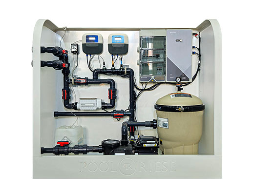 Beige Pool-Steuerungseinheit mit Rohren, Filtern und Anzeigen, kompakt und organisiert.